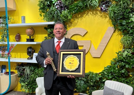 Louis Hernandez Jr. receiving award